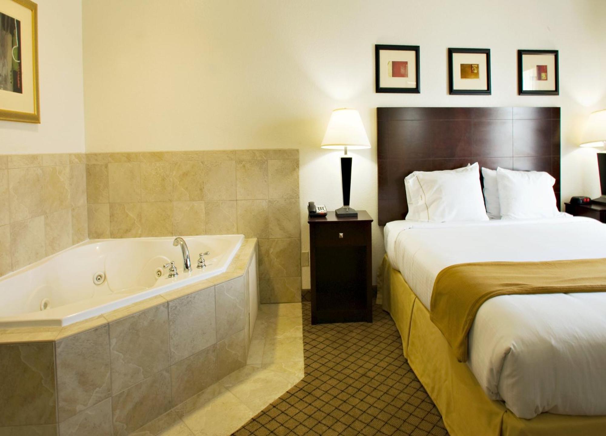 Holiday Inn Express Childress By Ihg Экстерьер фото