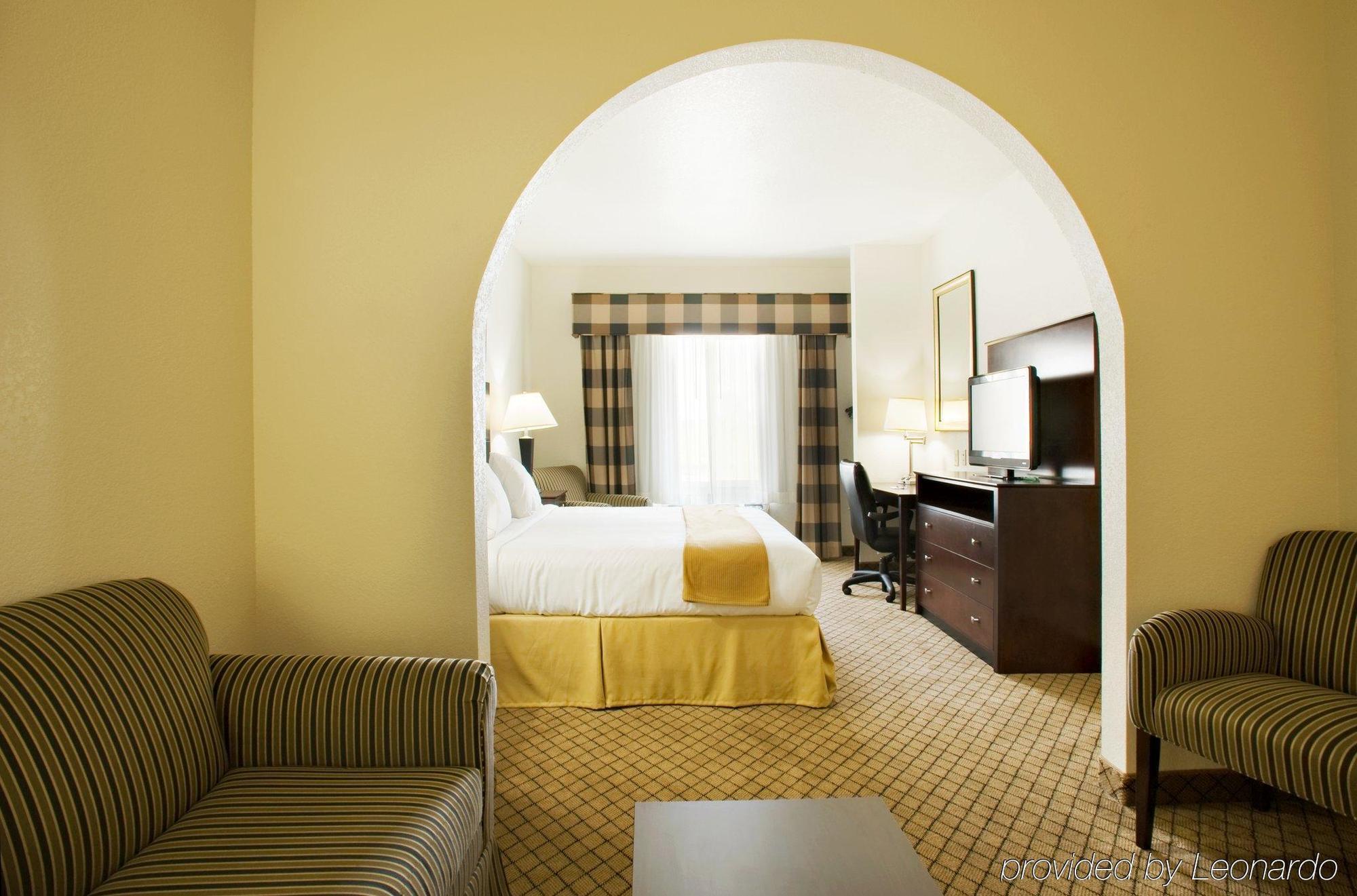 Holiday Inn Express Childress By Ihg Номер фото