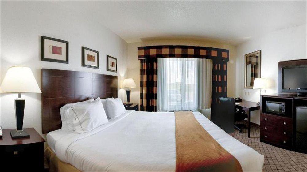 Holiday Inn Express Childress By Ihg Экстерьер фото
