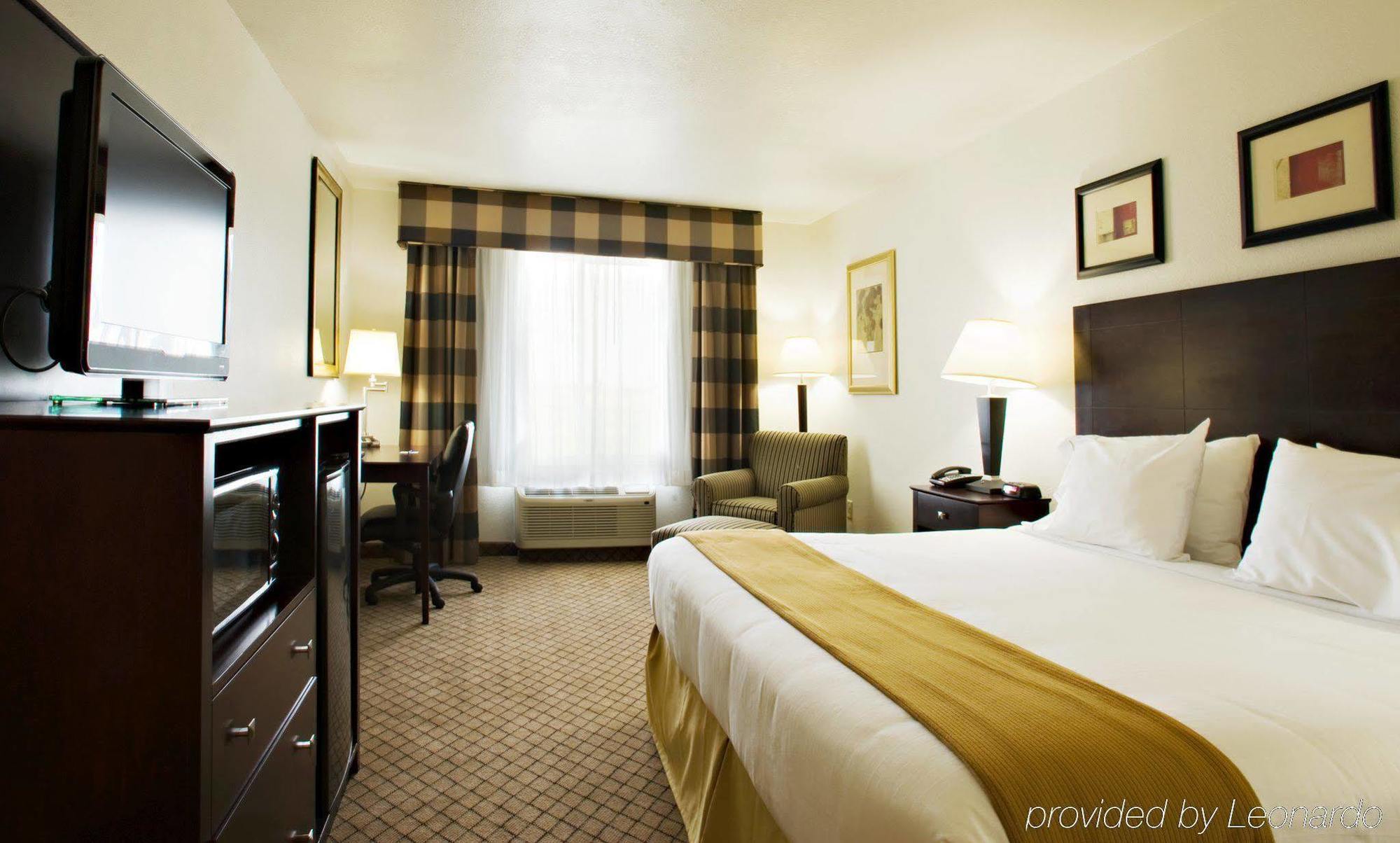 Holiday Inn Express Childress By Ihg Экстерьер фото