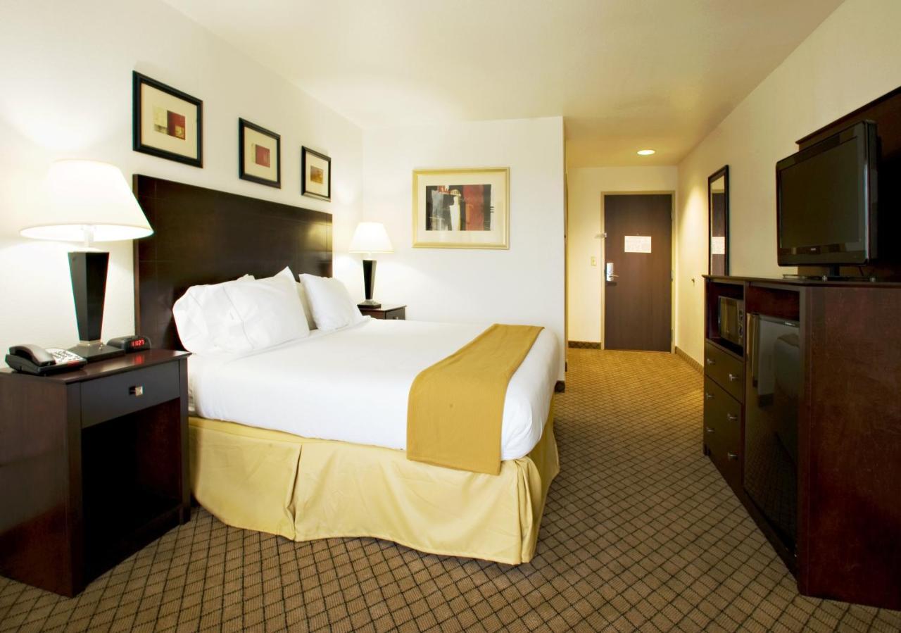 Holiday Inn Express Childress By Ihg Экстерьер фото